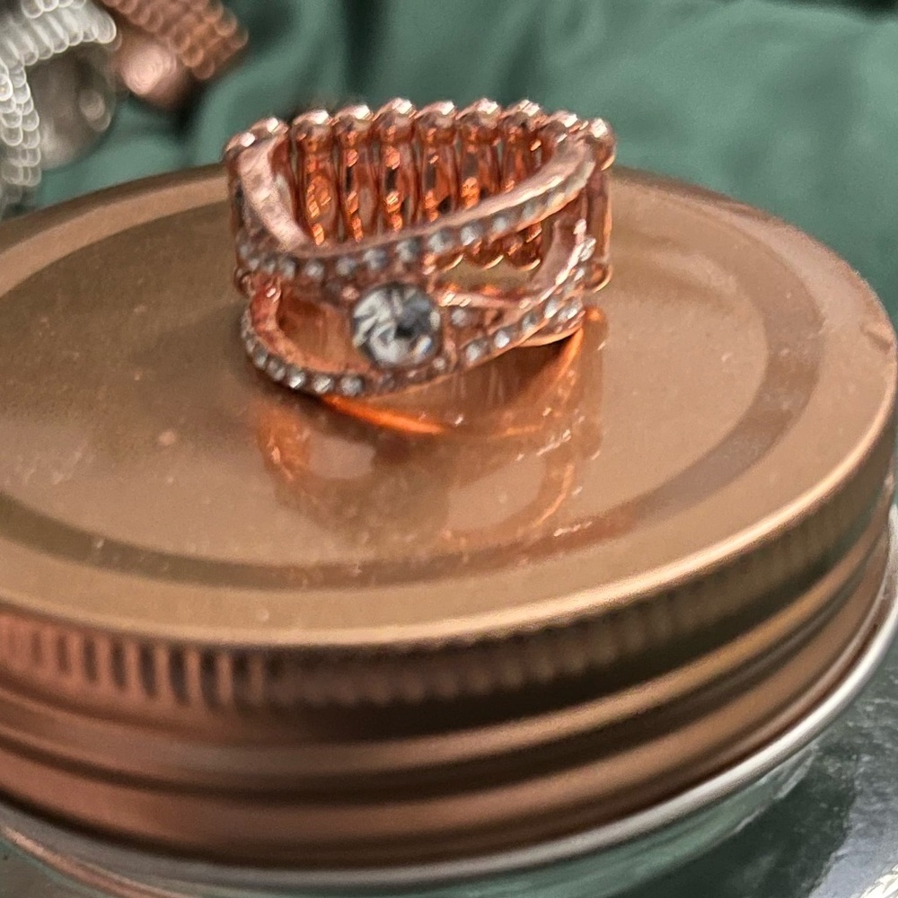 Paparazzi Rings- Stretchable band
All paparazzi Jewelry- 3 for $10